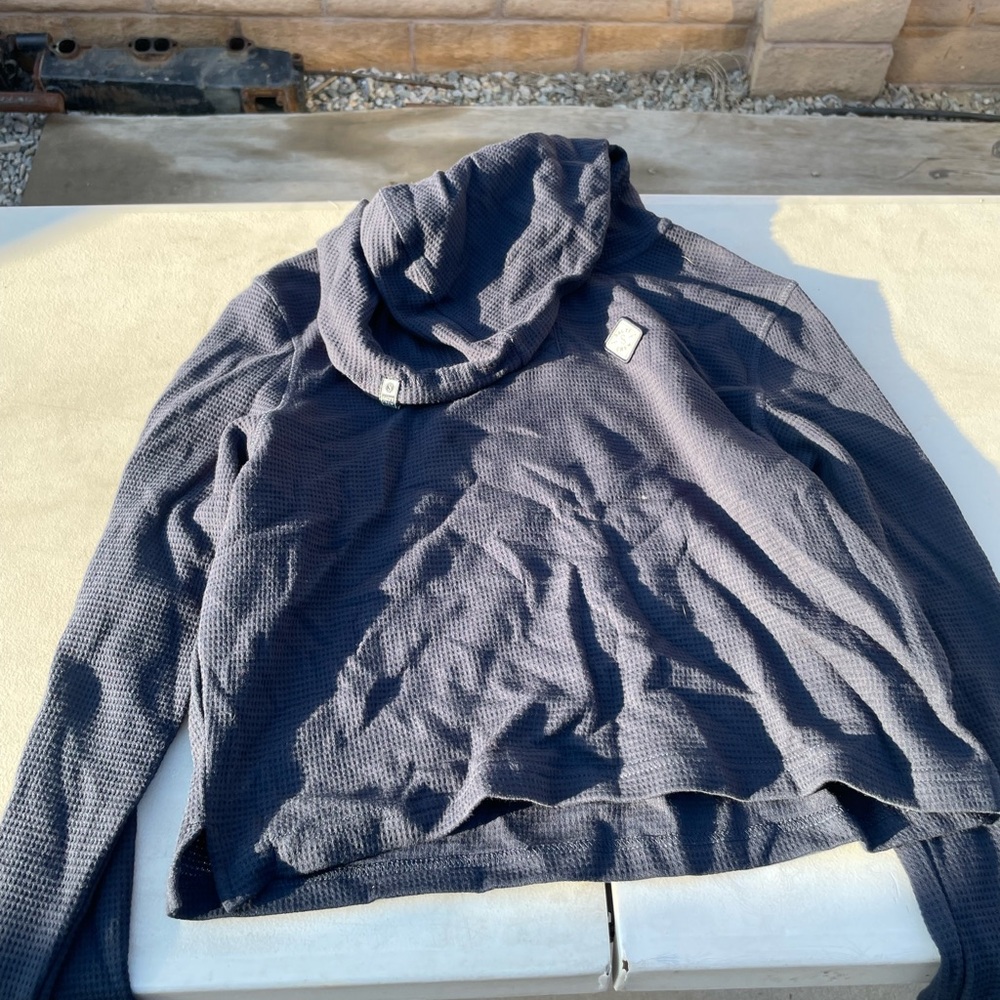 Salty Crew hoodie